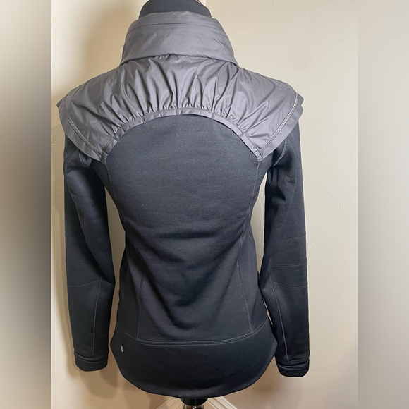 Lululemon Snug Sprinter 6 - Picture 3 of 5